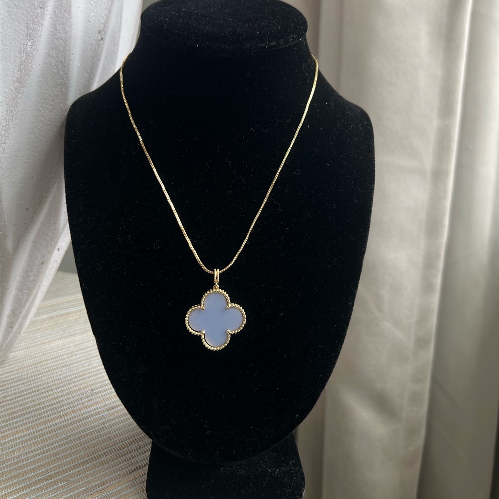 Lilac clover pendant with an adjustable chain